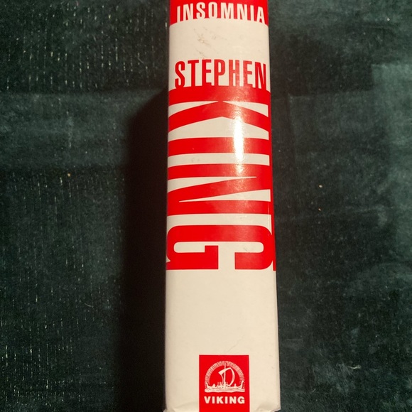 Insomnia is a 1994 horror/fantasy novel by American writer Stephen King. - Picture 3 of 6